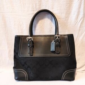 Coach Hamptons Signature Bag